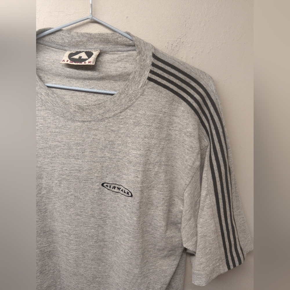 Vintage 90's airwalk classic t-shirt 4stripe shoulder large made in Canada gray